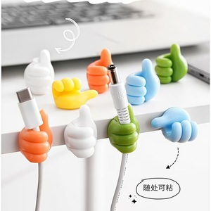 Organizador de cables con gancho para el pulgar, adhesivo fuerte, soporte para cables de datos antideslizante montado en la pared, color aleatorio - Product Image 1