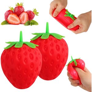 Jouet à presser en silicone en forme de fraise, réaliste, fruit souple à remontée lente, jouet anti-stress pour enfants de 5 à 7 ans, unisexe - Product Image 1