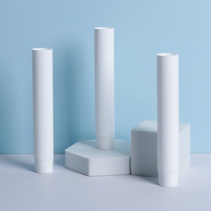 Tubes en plastique blancs de 10 ml avec logo personnalisé, nouvelle impression offset, tube souple en PET pour l'emballage de baume à lèvres de beauté - Product Image 3