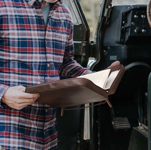 Đầy đủ-Grain Da Kinh Thánh Bìa Sinh Thái Thân Thiện Với Cổ Điển Phong Cách Mang Trường Hợp Bảo Vệ Giữ Cuốn Sách Thư Mục Tổ Chức Cho Nam Giới Phụ Nữ - Product Image 3