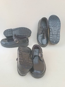 Chaussures d'école imperméables toutes saisons en PU, semelle extérieure durable antidérapante pour usage institutionnel et scolaire - Product Image 2