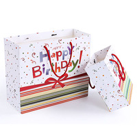 Sac cadeau d'anniversaire en papier couché de luxe avec impression offset, emballé en carton