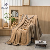 Couverture de jet chaude en flanelle d'ananas à carreaux doux pour la maison de luxe personnalisée couvertures chaudes en molleton de corail de polyester pour l'hiver