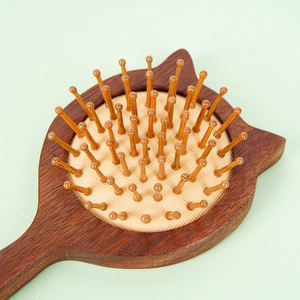 Brosse à cheveux en bois de rose à tête de chat ronde, grande taille, avec picots en bois pour massage quotidien du cuir chevelu, marque privée - Product Image 2