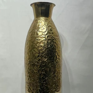 Jarrón de suelo Gilded Bloom, celebración de la elegancia atemporal, con patrones florales en relieve, precio al por mayor - Product Image 1