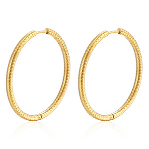 Boucles d'oreilles créoles en acier inoxydable plaqué or 18 carats pour femmes |   Boucles d'oreilles Huggie texturées tendance |   Hypoallergénique, ne se décolore pas |   37 mm x 2 - Product Image 2