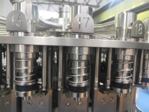 Ligne d'embouteillage de thé de machine de remplissage de jus de bouteille en verre de la grande vitesse 2000 BPH PLC commandé - Product Image 2