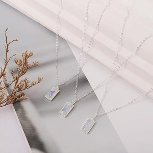 Collar de circonio cuadrado Ice Through para mujer, cadena de clavícula de lujo ligero, exquisita y sencilla, accesorios de gargantilla estilo Cold Wind. - Product Image 3