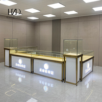 Meja Kerja Perhiasan Besi Hongzhan, Kaca Temper Transparan, Lampu LED Desain Lengkung, Warna Dapat Disesuaikan, Display Pusat Perbelanjaan