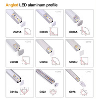 Profilé LED encastré en aluminium fin avec diffuseur pour l'installation de bande LED dans les armoires, les murs et les plafonds