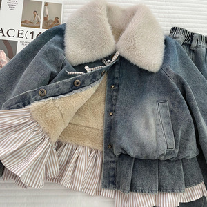 Conjunto de Dos Piezas de Mezclilla con Forro Polar para Niñas, Estilo Nuevo 2025, Conjunto Cálido con Parches para Niñas Pequeñas - Product Image 3