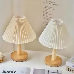 Copertina del comodino della camera da letto a pieghe retrò lampada da tavolo personalità creativa log da tavolo da studio