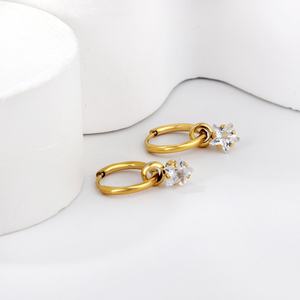 Pendientes de Moda para Mujer, Aros Circulares con Diamantes Blancos en Forma de Estrella, Acero Inoxidable, Chapado en Oro de 18k - Product Image 4