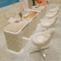 Table de manucure moderne de luxe léger, capitonnée à bulles, texture marbre, avec bande LED et tiroirs de rangement