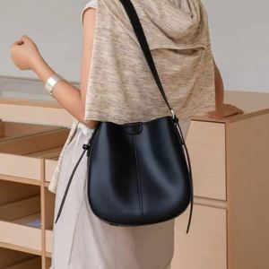 Bolso de Mano Tipo Cubo Retro Europeo Americano de Cuero Genuino para Mujer, Nuevo, Versátil, de Alta Gama, Ligero, de un Solo Hombro - Product Image 3