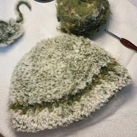 Großhandel Luxuriöses Kunstnerz-Garn Weiches Garn für Warme und Strickprojekte Strickgarn zum Häkeln 3 Stränge 100% Polyester