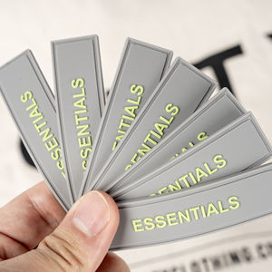 최소 수량 없음 맞춤 제작 양각 3D 문자 로고 소프트 의류 실리콘 고무 PVC 패치 - Product Image 1