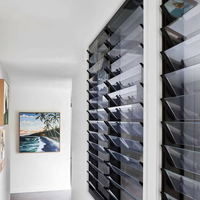 Fenêtre à persiennes en alliage d'aluminium de style australien moderne avec fonction battante, verre trempé/occultant pour salle de bain, sécurité et intimité