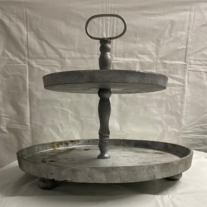 ชั้นวางเค้กไม้ 2 ชั้น สไตล์บ้านไร่  แบบเรียบง่าย วินเทจ ตกแต่งโต๊ะครัว ทำจากไม้พร้อมวงแหวนโลหะ - Product Image 4