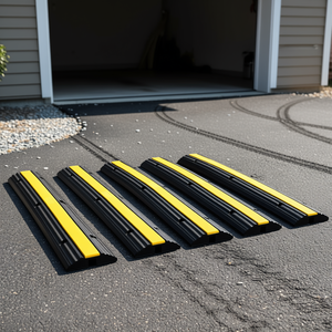 Rampe Protettive in Gomma per Cavi, Confezione da 4, 1 Canale, Capacità di Carico 22046 Libbre, Rampa Copricavo per Passo a Lenta Velocità per Vialetti - Product Image 2