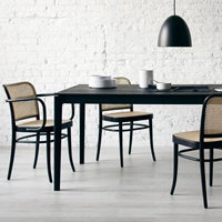 Fauteuil de salle à manger moderne de luxe en bois massif avec cannage en rotin, design simple et nouveau