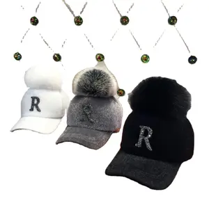 Gorra de béisbol con diseño de caballito de mar para mujer, gorro de béisbol con estampado de diamantes de imitación, letras R, removible, Bola de Pelo de zorro, Otoño e Invierno