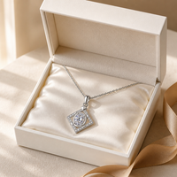Pendentif Moissanite Couleur D 1 Carat avec Chaîne en Argent Pur, Poids Total 3.4G, Cadeau Idéal pour Rendez-vous Galants, Géométrie Classique