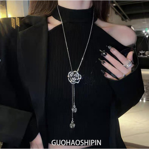 Rose Patterned Zinc Alloy Sweater Chain Long Necklace For Women Fashion Pendant - Product Image 3