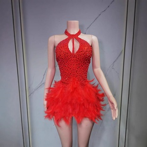 Robe <span class=keywords><strong>de</strong></span> Noël blanche style <span class=keywords><strong>pie</strong></span> pour femme, sexy, à épaules dénudées, avec plumes et décolleté drapé - Product Image 1