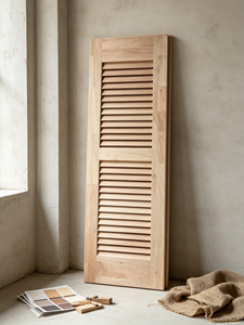Volet de plantation en bois à lamelles verticales, finition teintée, commande manuelle, design rectangulaire minimaliste, pour usage domestique ou professionnel - Product Image 2
