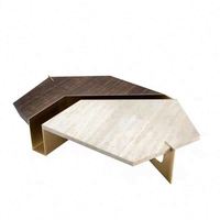 Derniers meubles de table design mélange de marbres naturels Table basse centrale de forme irrégulière Table basse à cadre métallique