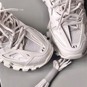 รองเท้ากีฬาผู้ชายสไตล์เรโทรสุดหรู ขายส่ง รุ่น Spring Balenc ระบายอากาศได้ดี พื้นหนา กันลื่น ทันสมัย เหมาะสำหรับวิ่งบนถนน - Product Image 2