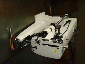 Triple Feed Walking Foot Industrial Ultra Heavy Duty 441 Lockstitch <b>Sewing</b> <b>Machine</b> for <b>Leather</b>, Canvas, Webbing and Upholstery - Product Image 3