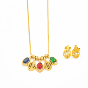 Aço inoxidável Cristal Pingente Colar e Brinco Combinação Set Fábrica Direta Trendy Party Moda Estilo Carta Padrão - Product Image 2