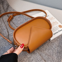 Femmes High Sense Solid Color Shoulder Crossbody Bags Vintage Trendy Oval Messenger Bag Triangle Flap Purses and Handbags