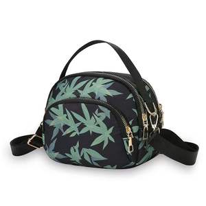 Mochila con estampado para mujer, bolso de mensajero informal de tela de nailon, con cremallera étnica bonita y sencilla, patrón de hombros de Color sólido - Product Image 2