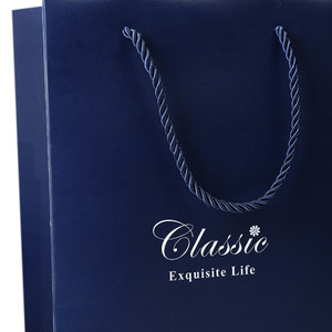 <span class=keywords><strong>En</strong></span> gros De Haute Qualité Logo Personnalisé Papier Cadeau Sacs Avec Poignées <span class=keywords><strong>En</strong></span> Soie <span class=keywords><strong>Pour</strong></span> Vêtements Cadeaux - Product Image 3