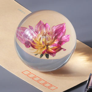 Boule de fleurs décorative en résine avec fleurs séchées véritables, boule artisanale en résine faite à la main pour la décoration de la maison, du bureau, du bureau à domicile, souvenir, cadeau - Product Image 3