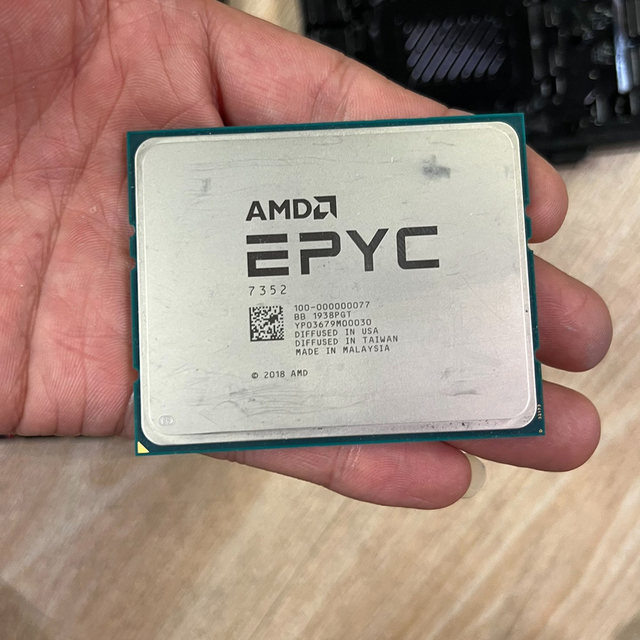 Used AMD EPYC 7352 CPU 24C 48T 3.2GHz 128MB 155W SP3 Processor PCIE4.0 Server CPU 7352 Processor