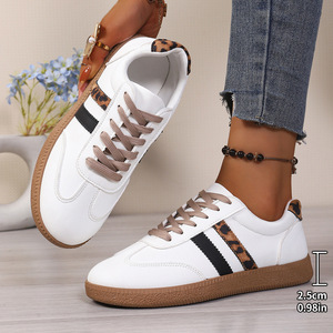 Nouvelles baskets coréennes respirantes à lacets Xuanhui pour <span class=keywords><strong>femme</strong></span> – Confort et légèreté pour la marche et le sport (printemps-été) - Product Image 5