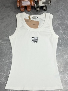Top a <span class=keywords><strong>Costine</strong></span> con Lettere a Contrasto Stile Miu, <span class=keywords><strong>Canotta</strong></span> Slim in Cotone Elasticizzato con Collo Tondo, Senza Maniche, Colori Nero e Bianco - Product Image 1