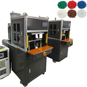 Machine de moulage basse pression sans points noirs avec système d'extrusion à vis pour une production propre - Product Image 3