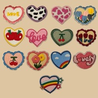 Patchs brodés mignons en tissu sergé motif cœur, thermocollants pour coques de téléphone et sacs, design floral coloré, tailles personnalisées