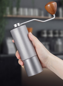 Molinillo de granos de café con logotipo personalizado <span class=keywords><strong>420</strong></span> CNC de acero inoxidable 5 6 7 Core Burr, molinillo de café Manual de espesor de molienda ajustable - Product Image 4
