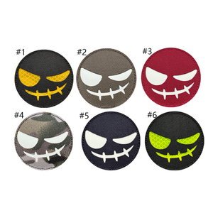 Distintivo Tattico IR Personalizzato Sinister Smirk con Patch a Strappo per Corsa Notturna e Ciclismo - Product Image 2
