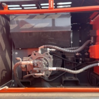 La machine est bien entretenue, d'origine coréenne, d'occasion, excavatrice sur chenilles Doosan DX225LCA pour la construction municipale