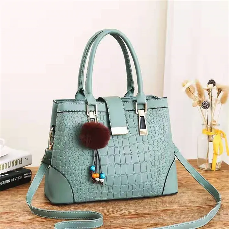 2021 New Trending Classical College Green Patent Leather Fancy Youth Girls Shoulder Handbag Manufacturers