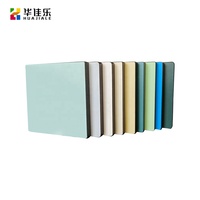 Panneau stratifié compact phénolique à grain de bois ignifuge HPL 12 mm, couleur personnalisée, cloison intérieure pour toilettes