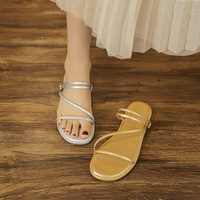 Sandales plates décontractées d'été pour femmes, polyvalentes et élégantes, à bout ouvert, semelles souples qui ne fatiguent pas les pieds, mode haut de gamme pour l'extérieur