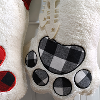 Chaussettes pour animaux de compagnie en fausse fourrure blanche avec bordure à carreaux rouges et verts, style nouveau, brodées de pattes de chien et de chat